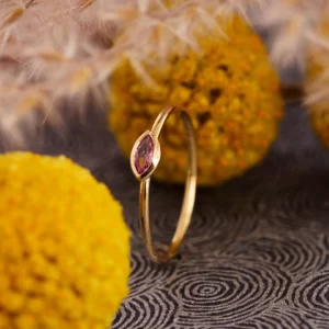 ring in yellow gold 18K with marquise in pink saphir