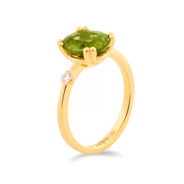 ring in yellow gold18 with a green oval peridot stone and diamond