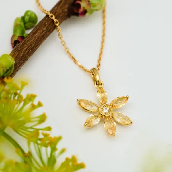 necklace in yellow gold 18K with marquise in yellow saphir and diamond