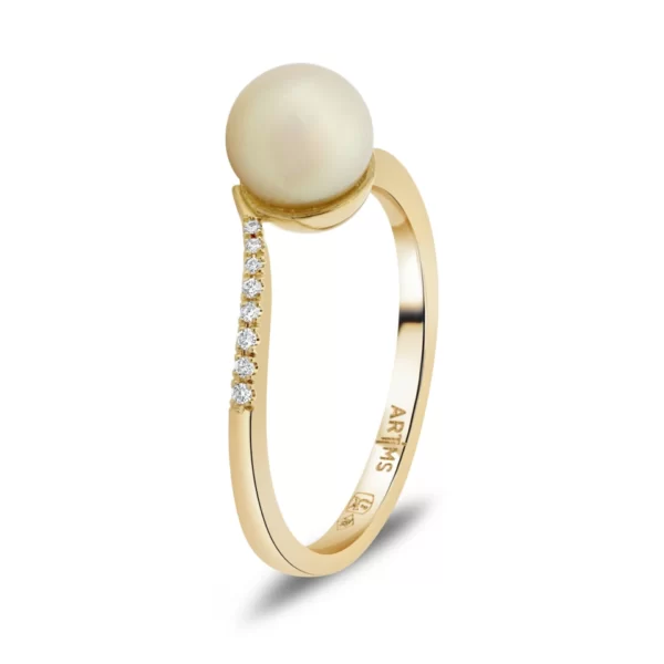 ring in yellow gold 18K with a pearl and diamonds VS