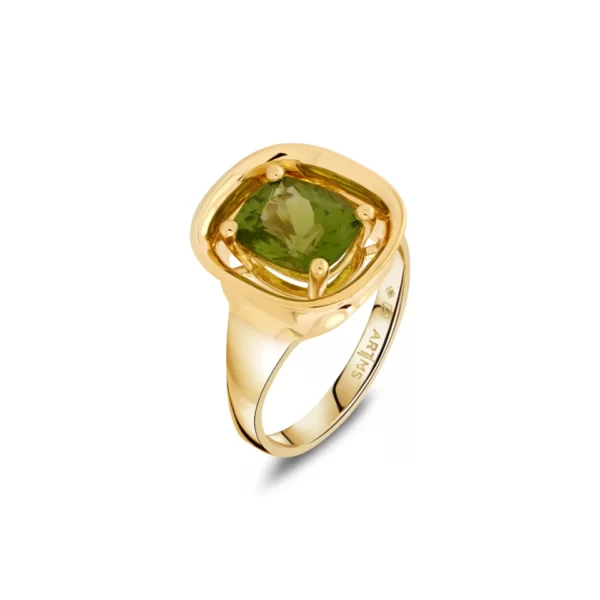 ring in yellow gold 18K with green peridot stone