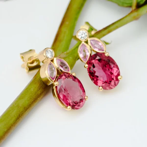 earrings in yellow gold 18K with marquise stones in pink saphir, diamonds and oval tourmaline